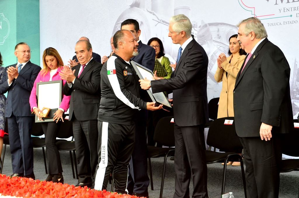 Alfredo del Mazo entrega el Premio Estatal del Deporte 2022 y encabeza la Ceremonia por el 112 aniversario de la Revolución