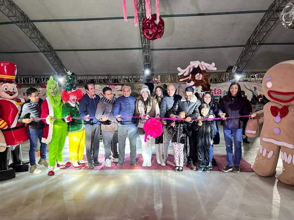 Inaugura la Alcaldesa Dra. Ivette Topete la Pista de Patinaje Sobre Hielo en Amecameca 