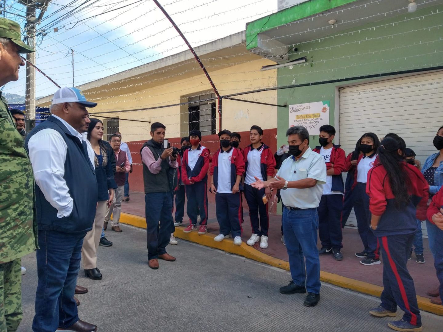 Niños indígenas agradecen al Secretario de Gobierno, instalación de pista de hielo en Nogales Veracruz 