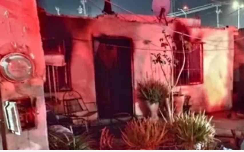 Mujer termina inconsciente tras incendio en su casa en Torreón; perrito se quedó a su lado