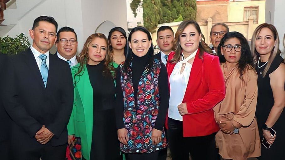 "El Trabajo en Equipo y MetasClaras dan
Mejores Resultados ": Alejandra Del Moral.