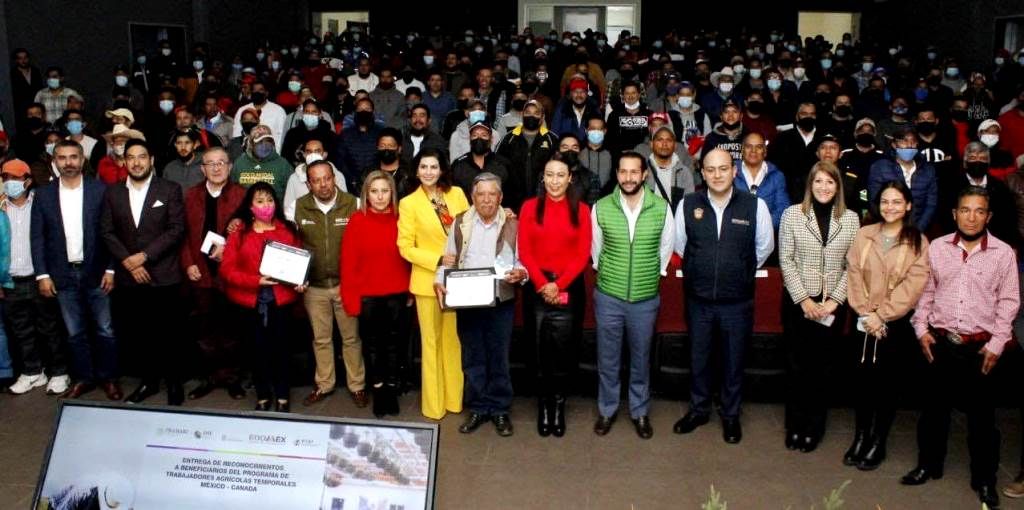 Entregan reconocimientos a beneficiarios del programa de trabajadores agrícolas temporales México-Canadá
