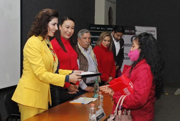 Entregan Reconocimientos a Beneficiarios del Programa de Trabajadores Agrícolas Temporales México-Canadá