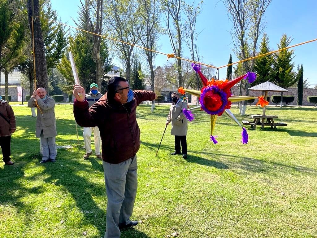 El significado de Piñata y nacimientos lo comparten en La Biblioteca Pública Central Estatal 