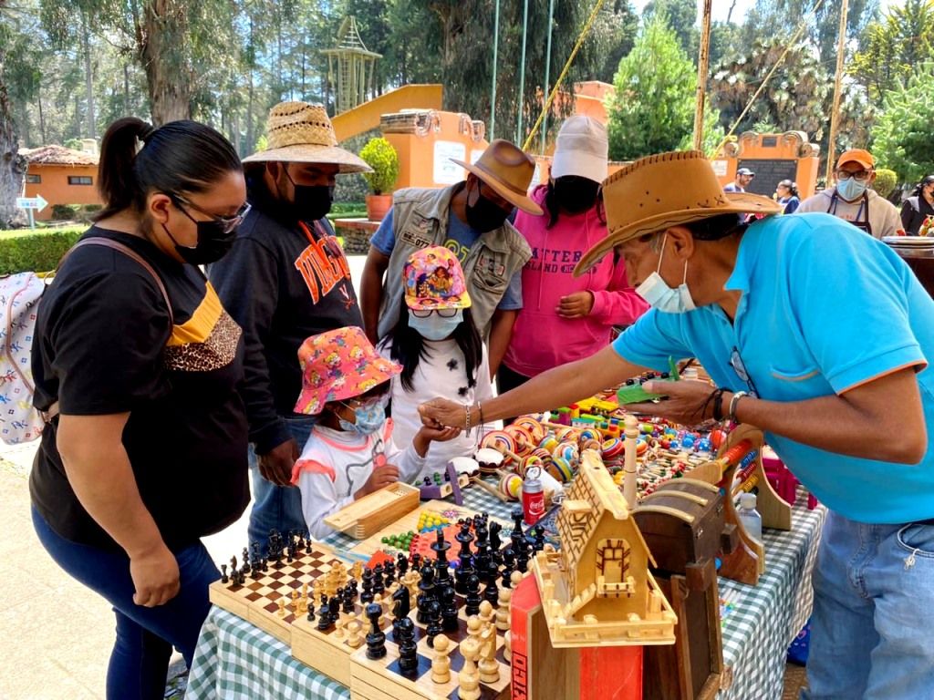 El IIFAEM promueve la venta artesanal en el Parque Ecológico Zacango