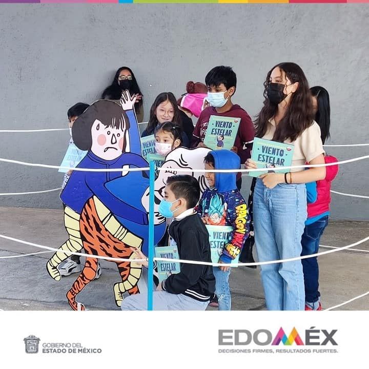 Presentan Libros del FOEM Fuera
de las Páginas: del Texto al Ring.
