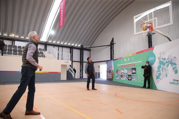Entrega Alfredo Del Mazo la Unidad Deportiva de Temascalcingo que promueve la Integración y la convivencia Familiar