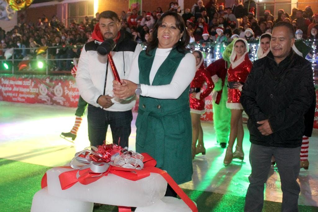 Inauguran Pista de Hielo en Plaza Cívica "Benito Juárez" de Chimalhuacán