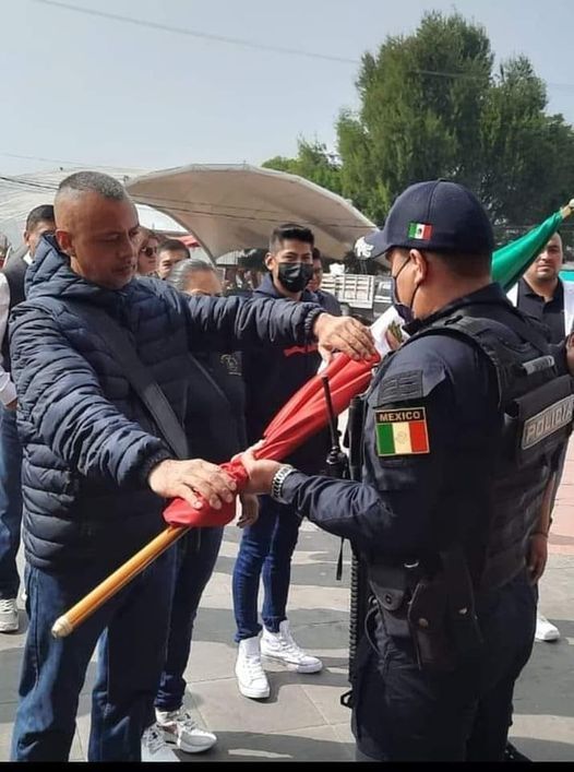 El Edil de Atlautla, Raúl Navarro, Reconoce a los Policías
Municipales por su Labor de Seguridad Ciudadana.