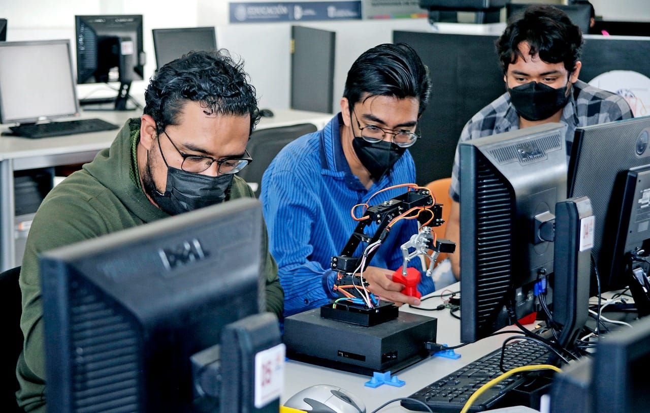 Impulsa GEM Vínculo Escuela-Empresa a Través
de los Centros de Cooperación Academia Industria
