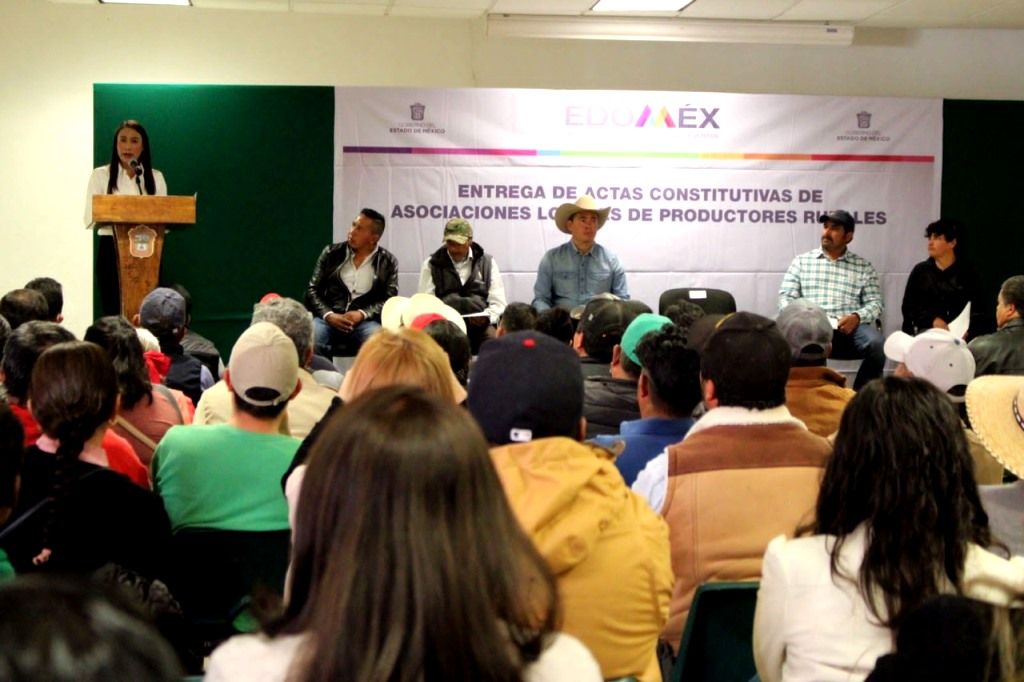 El Edoméx impulsa actividades agropecuarias con entrega de actas a asociaciones locales de productores rurales