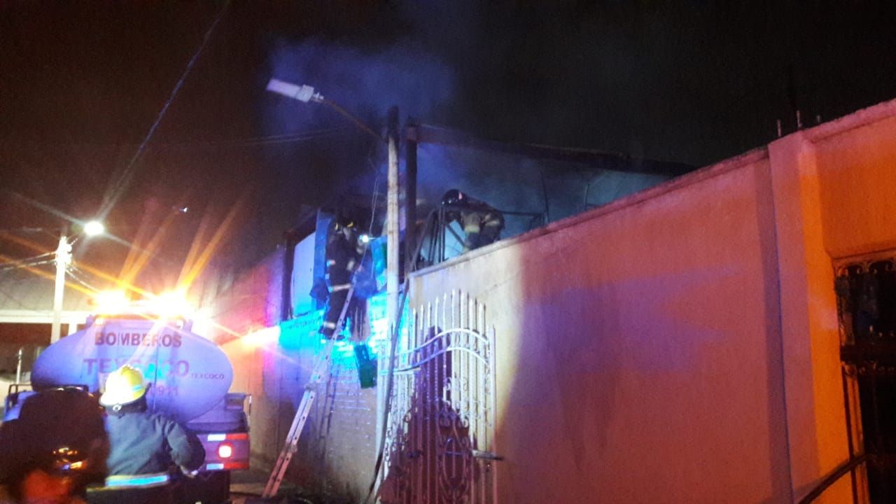 Bomberos de Texcoco Atendieron Incendio
en Casa Habitanción en San Felipe.
