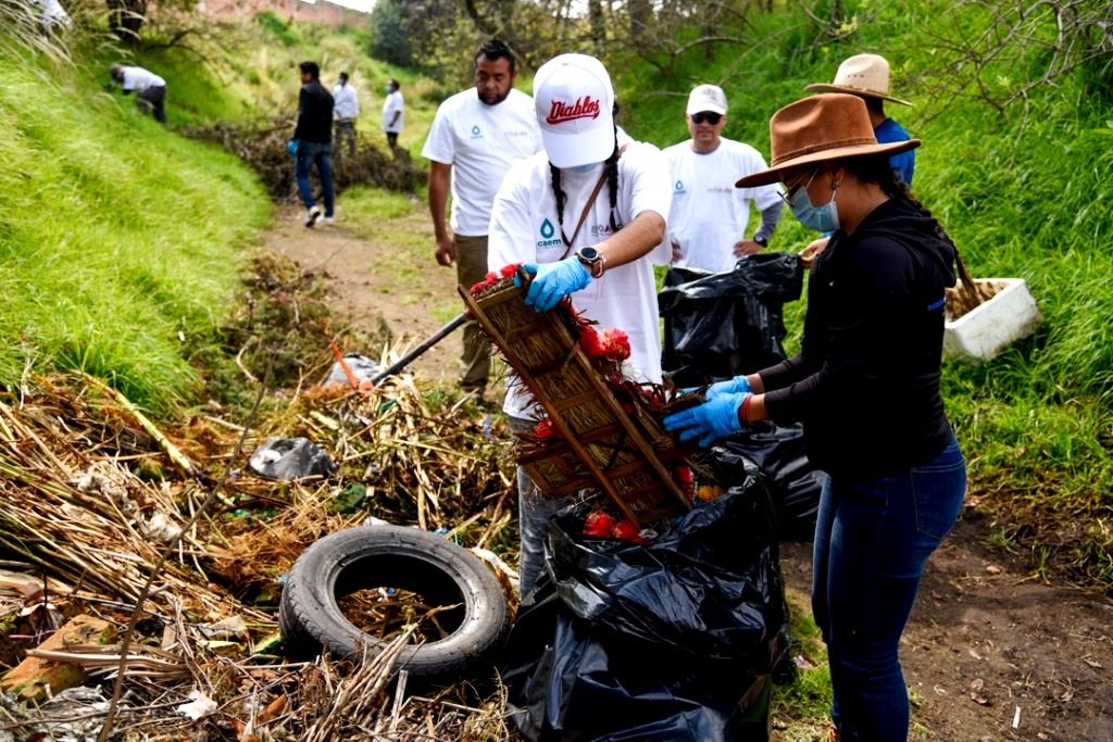 Los Voluntariados CAEM retiran más de 21 toneladas de basura de entornos hídricos durante 2022