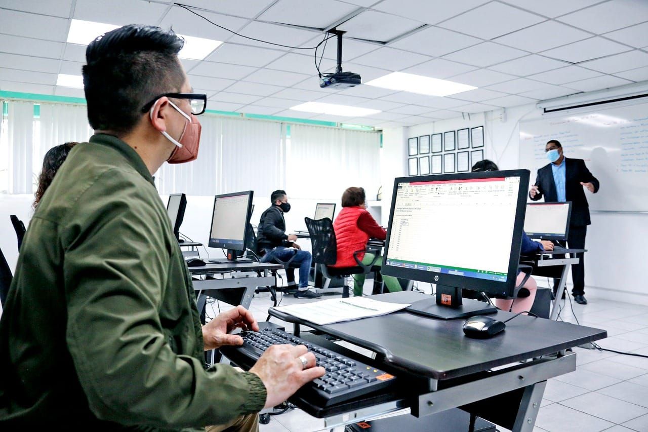 Fortalecen Sistema Educativo Mexiquense a
Través de la Capacitación Permanente de Docentes.
