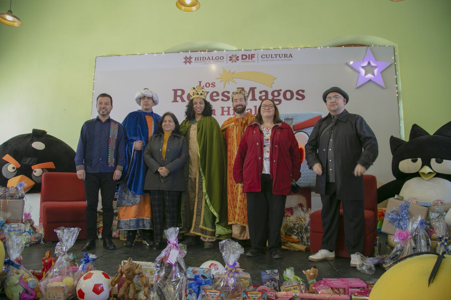 Entregan DIFH y Cultura juguetes a infancias de Casa Hogar en Día de Reyes