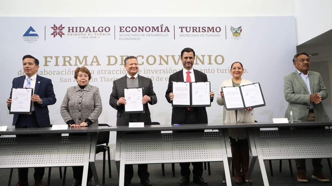 Julio Menchaca firma convenio de impulso turístico y económico