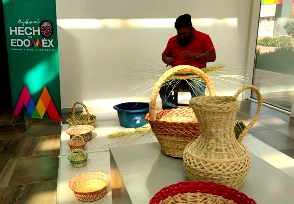 Elaboran canastas artesanales en el Edoméx