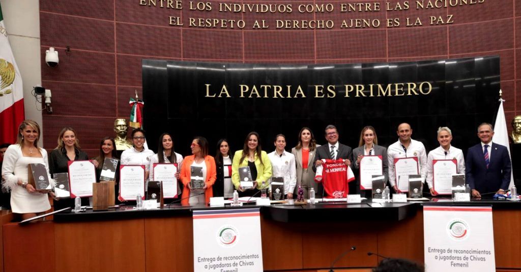 Homenaje en el Senado a las ’Chivas femenil’ y a periodistas deportivas