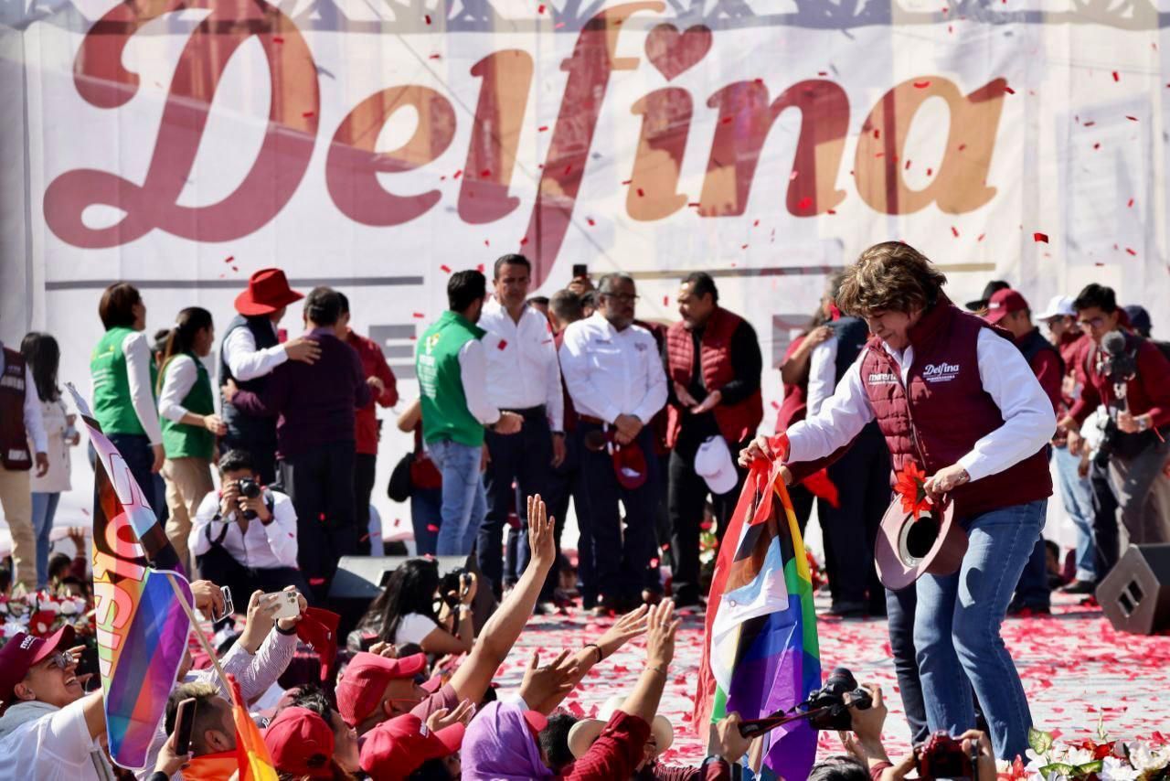 Delfina Gómez arranca precampaña ante 10 mil militantes en Toluca
