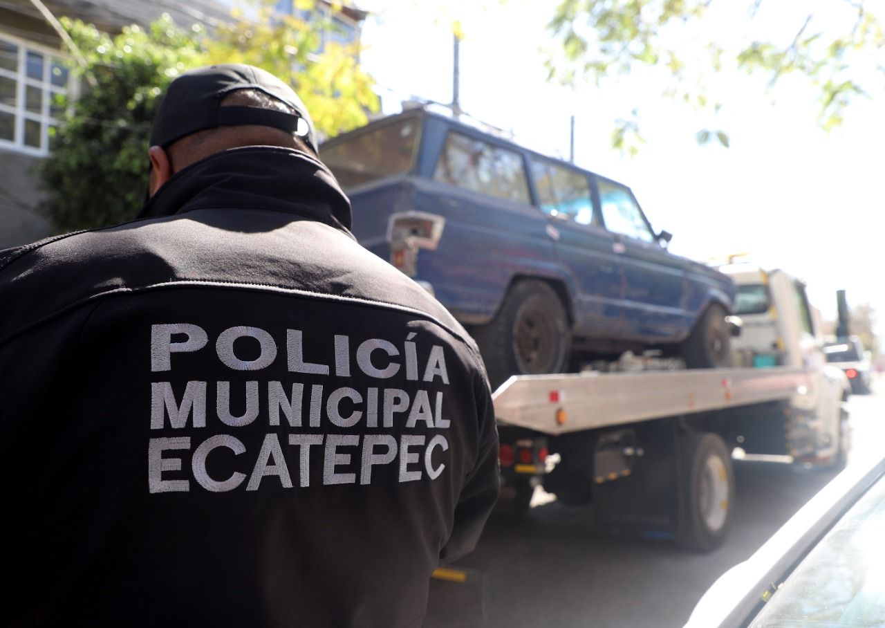 Gobierno de Ecatepec retira más de 300 vehículos abandonados en calles