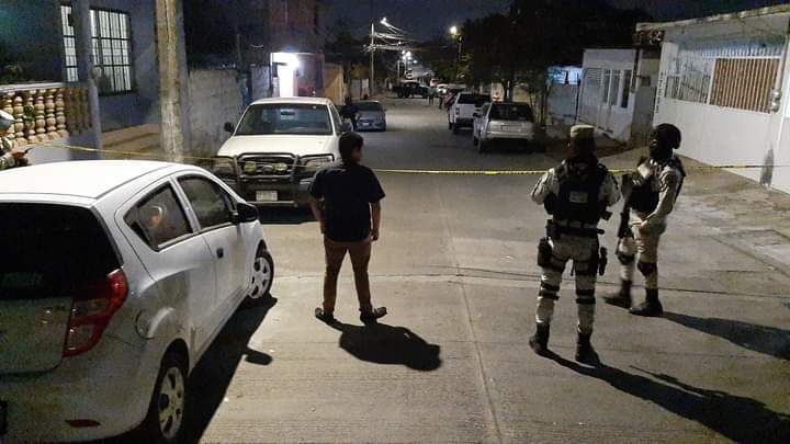 Un presunto delincuente abatido y un ministerial herido deja enfrentamiento en colonia de Veracruz 