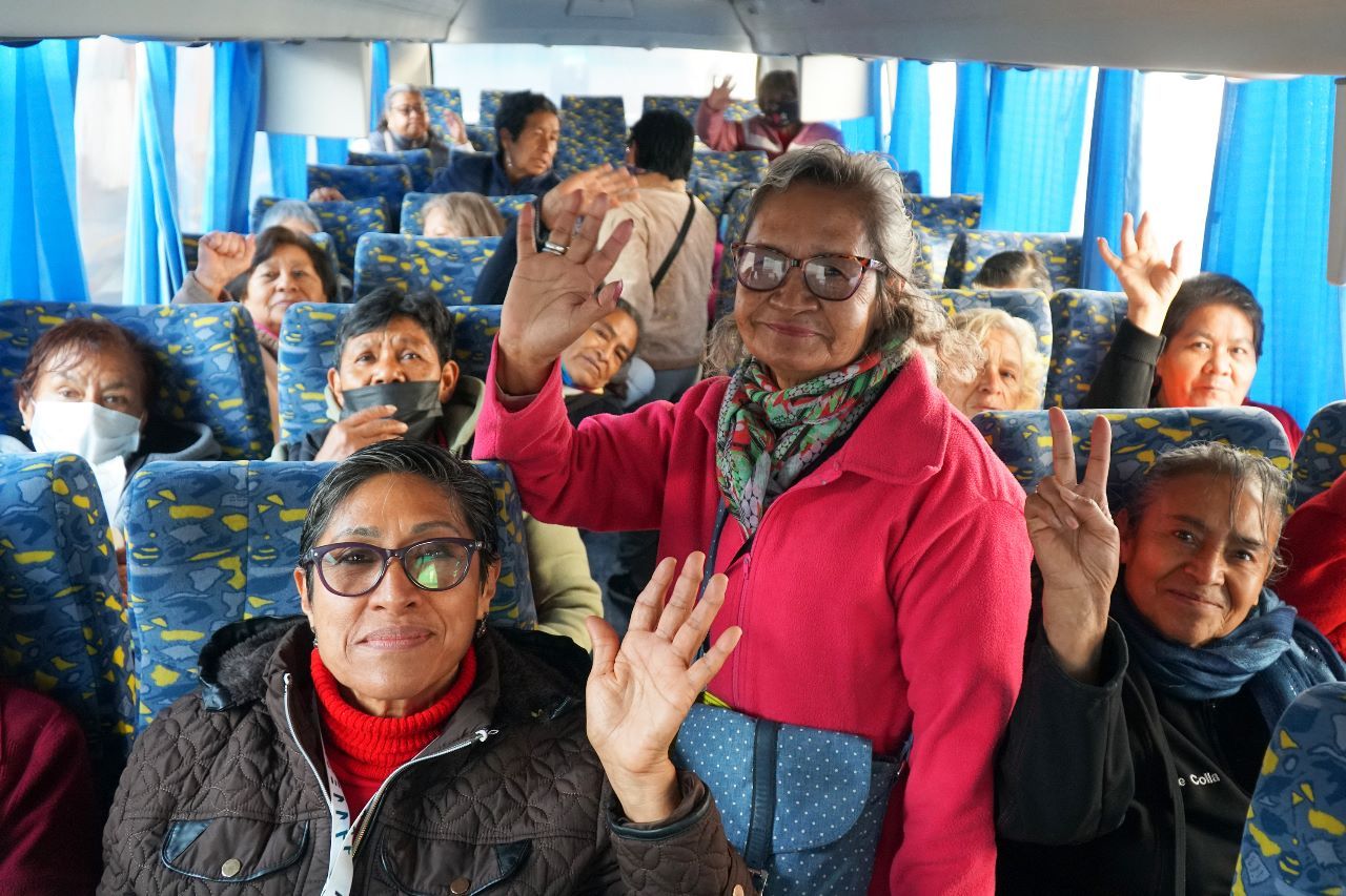 Ecatepec organiza paseos turísticos para más de 3 mil adultos mayores