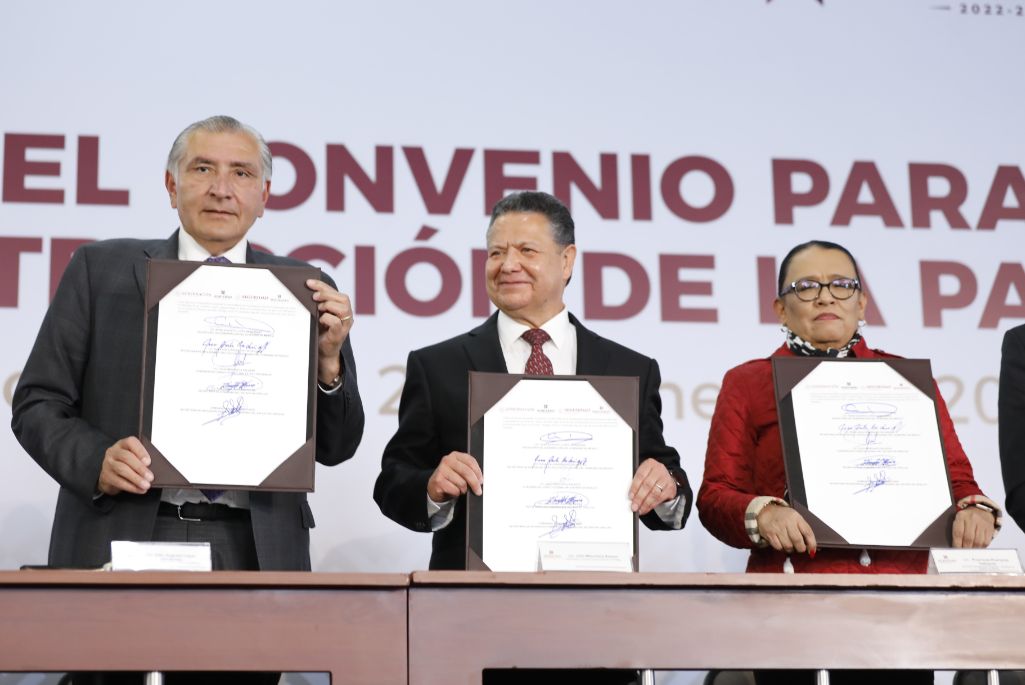 Gobiernos de México e Hidalgo firman
convenio para construir la paz en la entidad