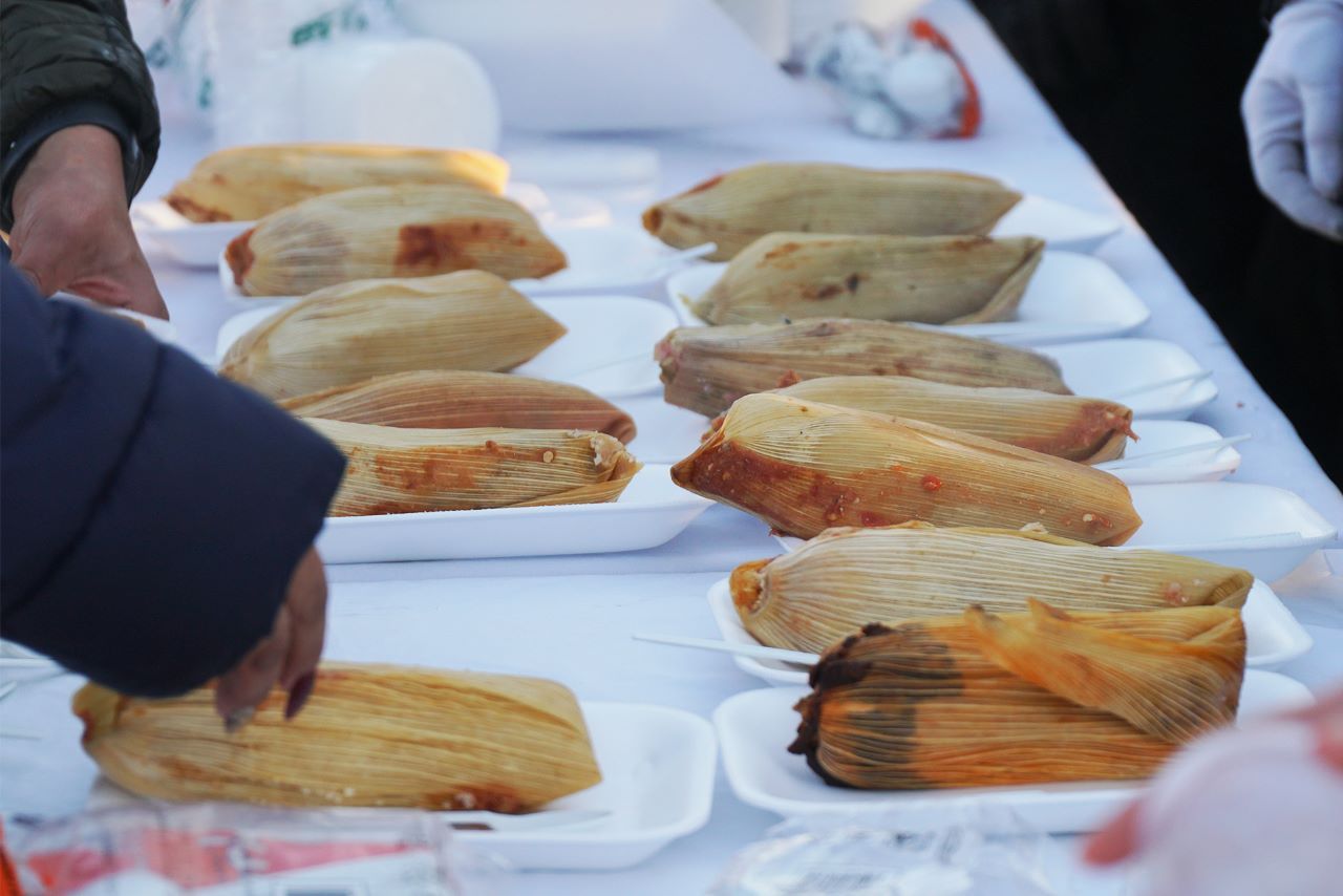 Alcalde de Ecatepec cumple promesa y regala más de 30 mil tamales por el Día de la Candelaria
