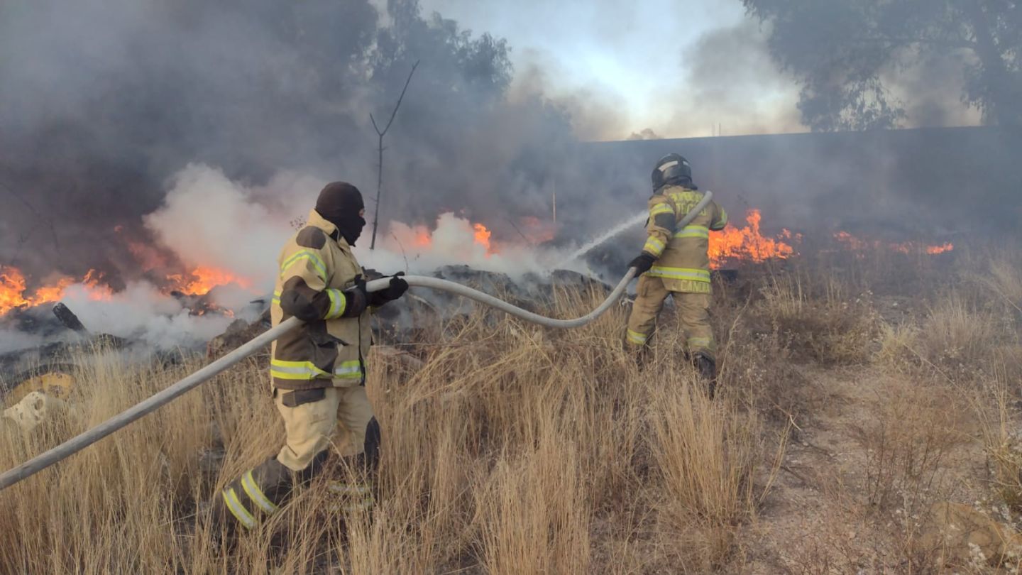 Bomberos Texcoco sofocan incendio en gasera de San Joaquin 