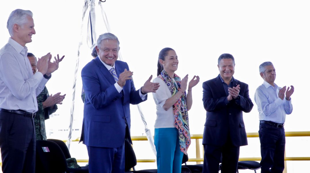 Julio Menchaca Salazar, acompañó al presidente Andrés Manuel López Obrador a la inauguración de la vialidad principal del AIFA