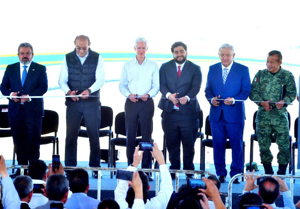 Inauguran Alfredo del Mazo y el presidente Andrés Manuel López Obrador la vialidad principal de acceso al AIFA