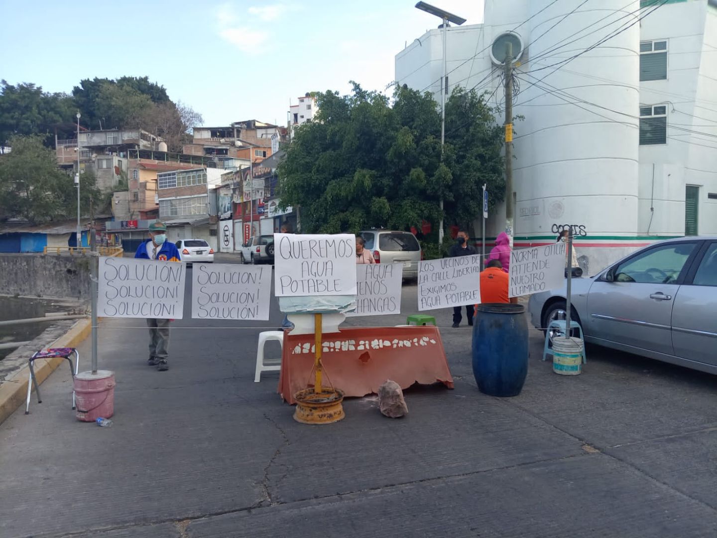 Bloquean calles de Chilpancingo para exigir suministro de agua potable