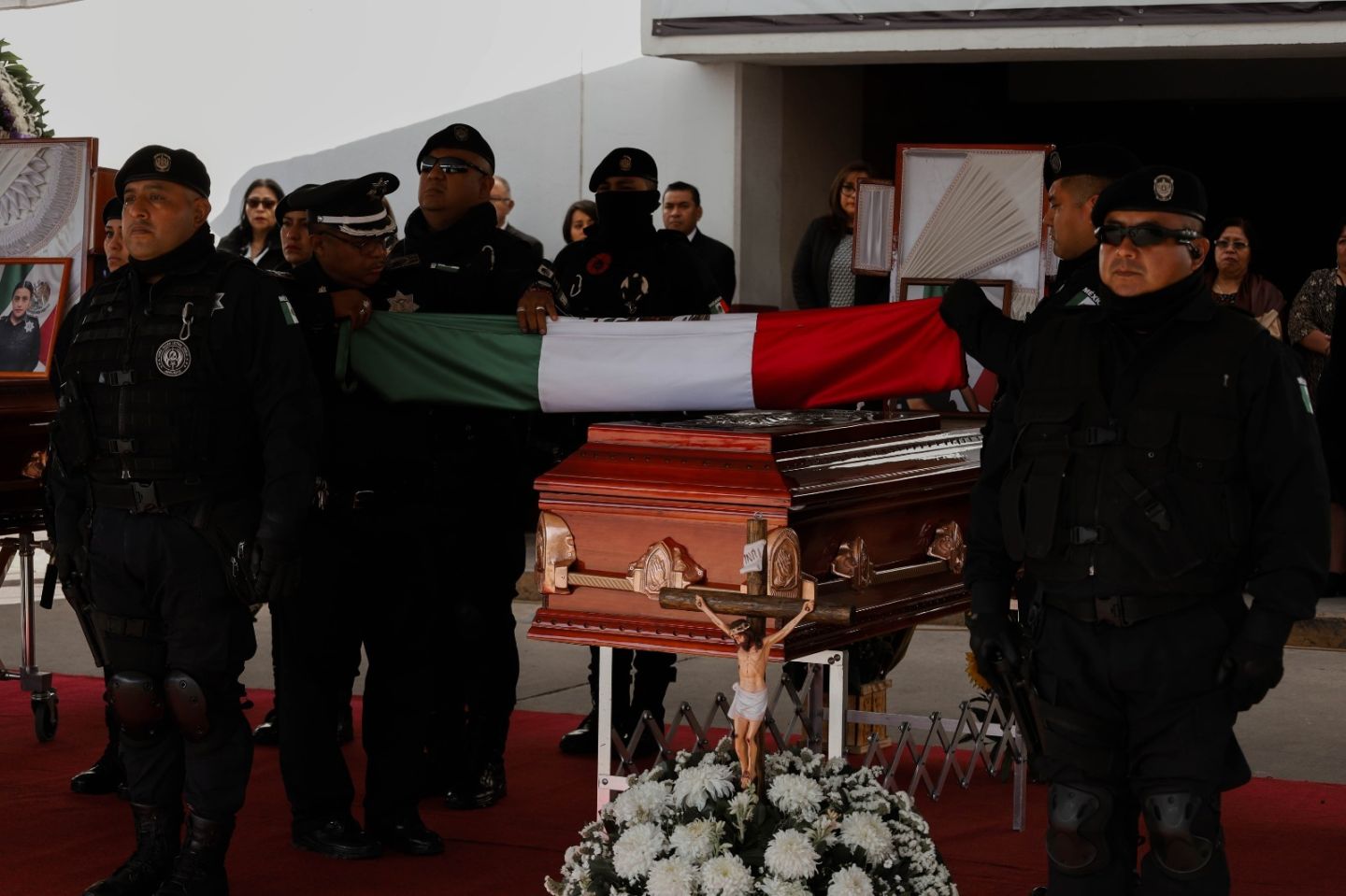 Declaran tres días de luto en Texcoco por muerte de dos oficiales