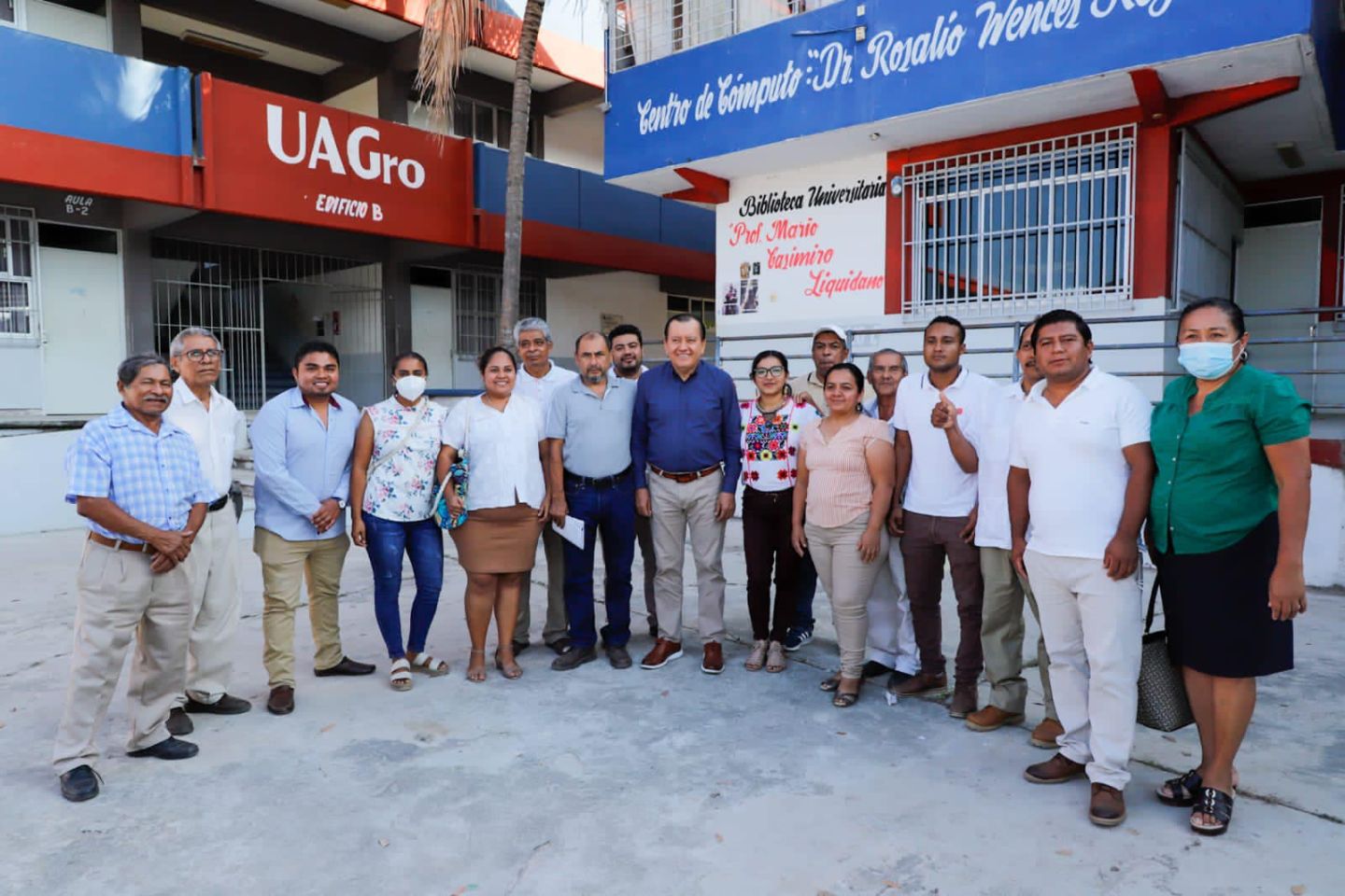 Atiende Javier Saldaña las necesidades de las escuelas de Ayutla, Tecoanapa y El Pericón