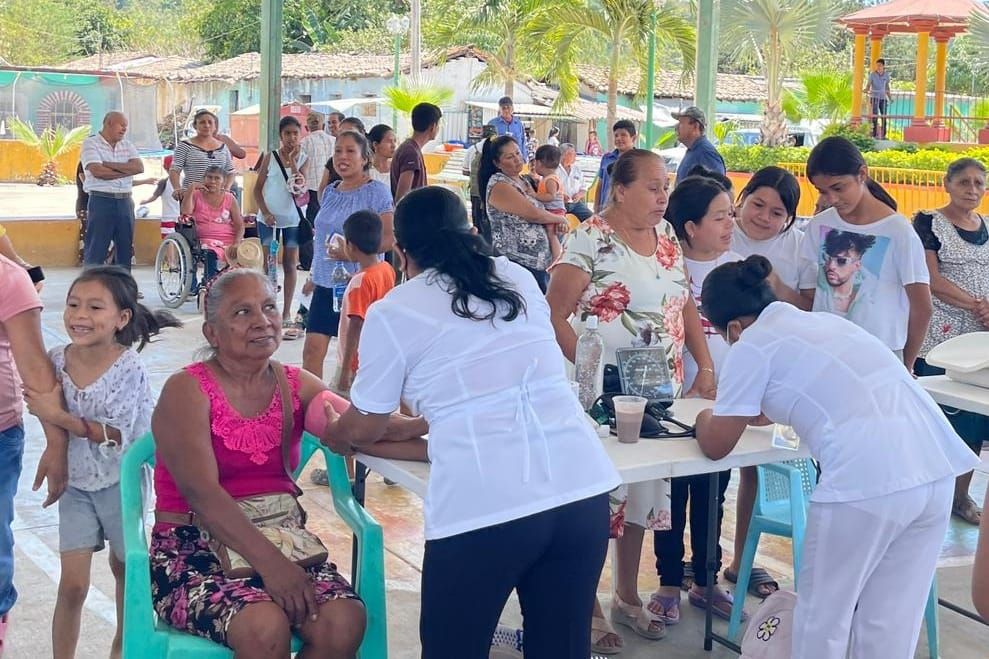 Realiza Salud Guerrero brigada médica en beneficio de comunidades de Tecoanapa