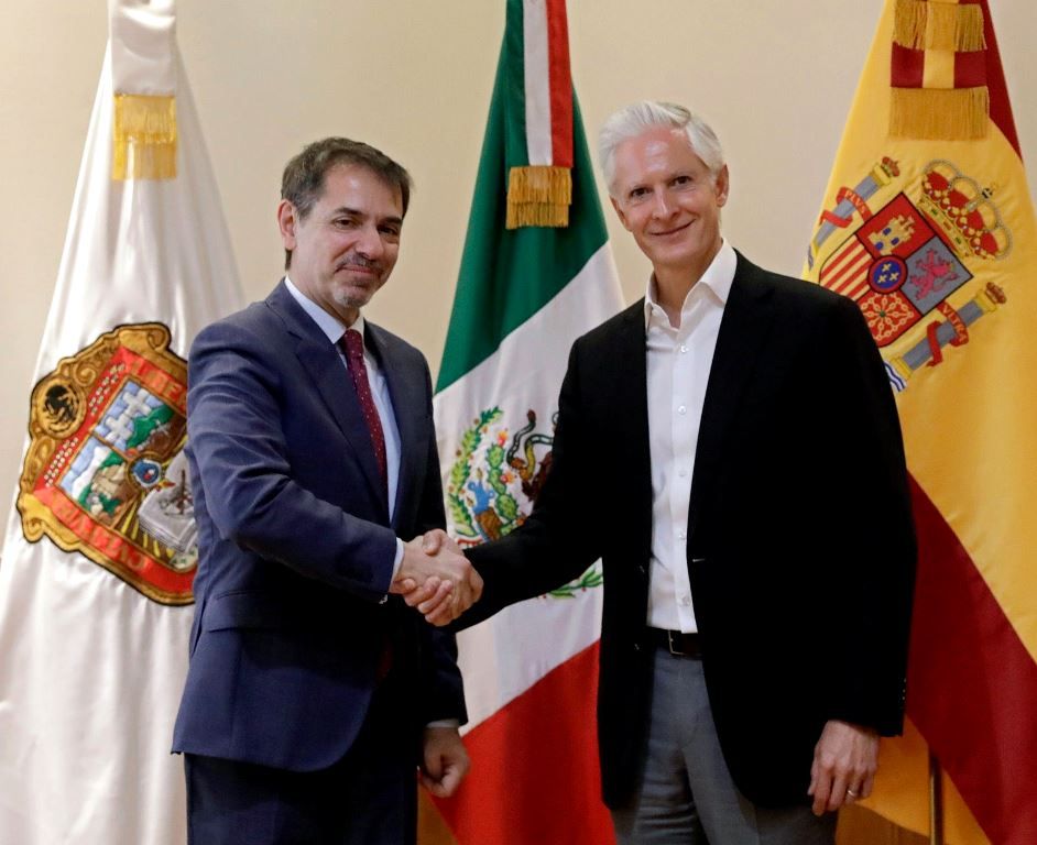 Alfredo del Mazo sostiene reunión con el embajador de España en México, Juan Duarte