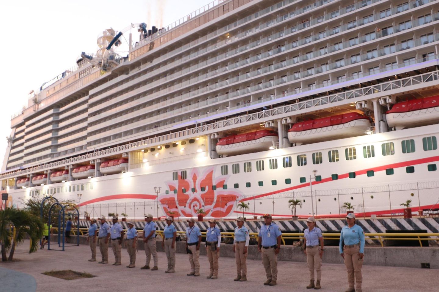 Cierra Acapulco febrero con la llegada del crucero Norwegian Joy