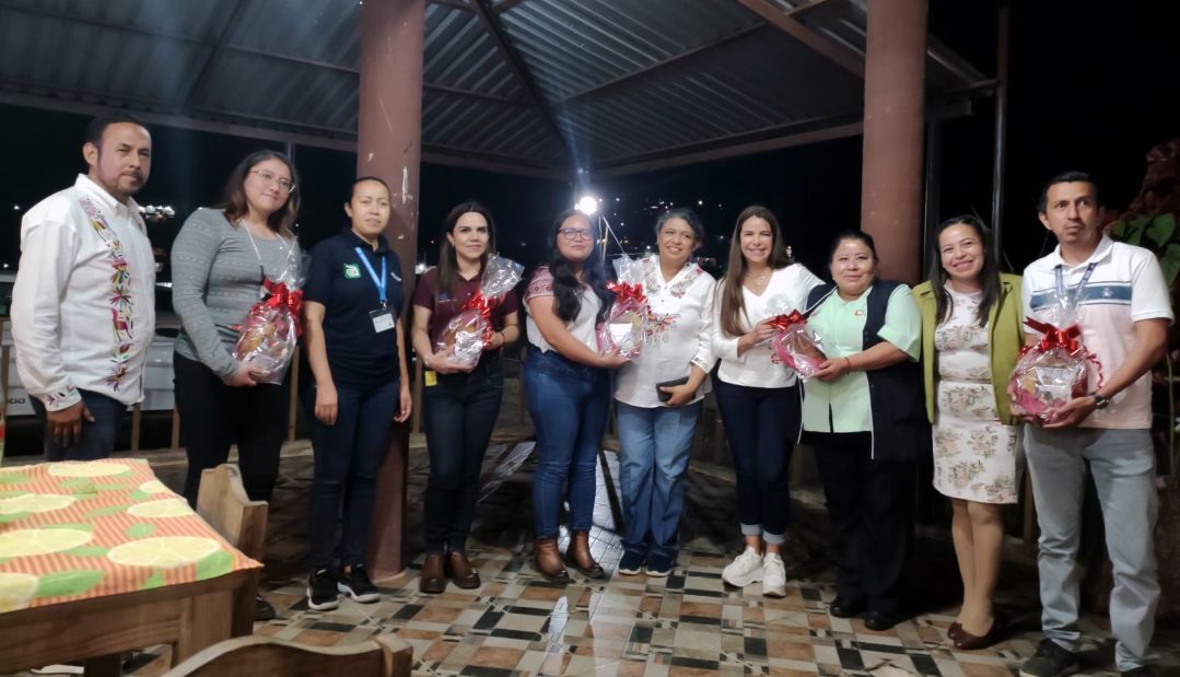Mujeres líderes de la Otomí Tepehua, sostuvieron un encuentro con la secretaria estatal de Salud
