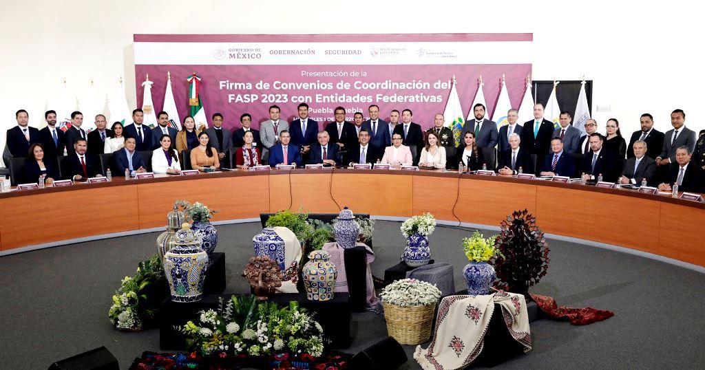 Alfredo del Mazo firma convenios de coordinación para mejorar la seguridad pública en la entidad y en el país