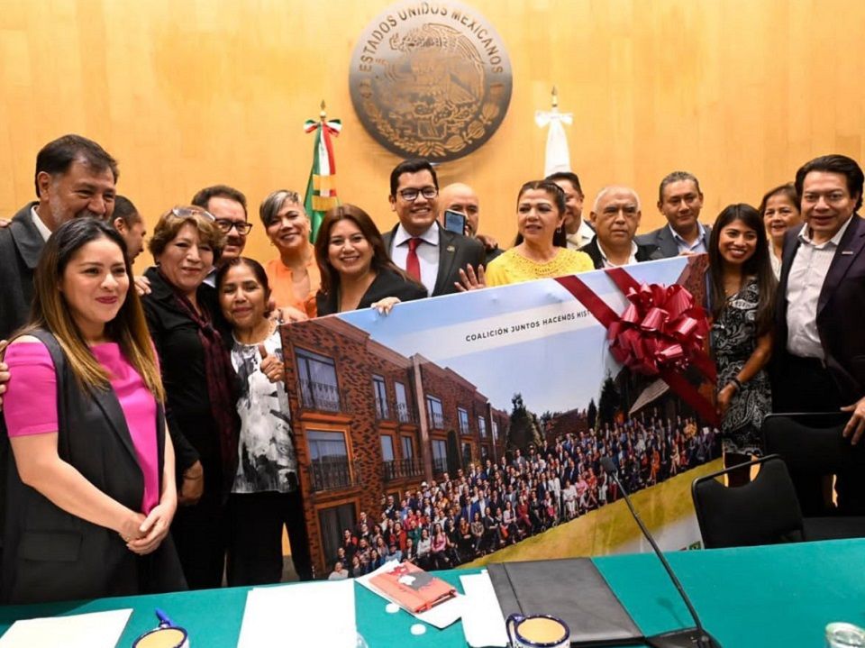 Delfina Gómez y diputados federales analizan Ley General de Educación