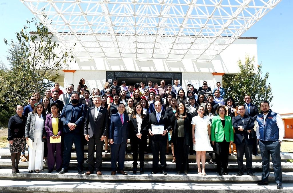 El ISCEEM celebra su 42 aniversario con entrega de reconocimientos y grados