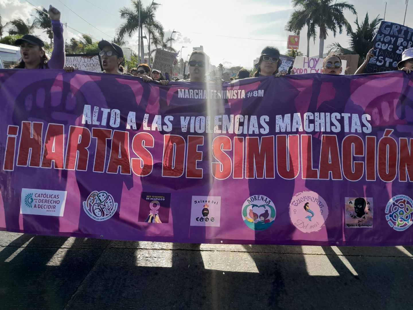 Marchan feministas en Acapulco; exigen un alto a las agresiones a las mujeres