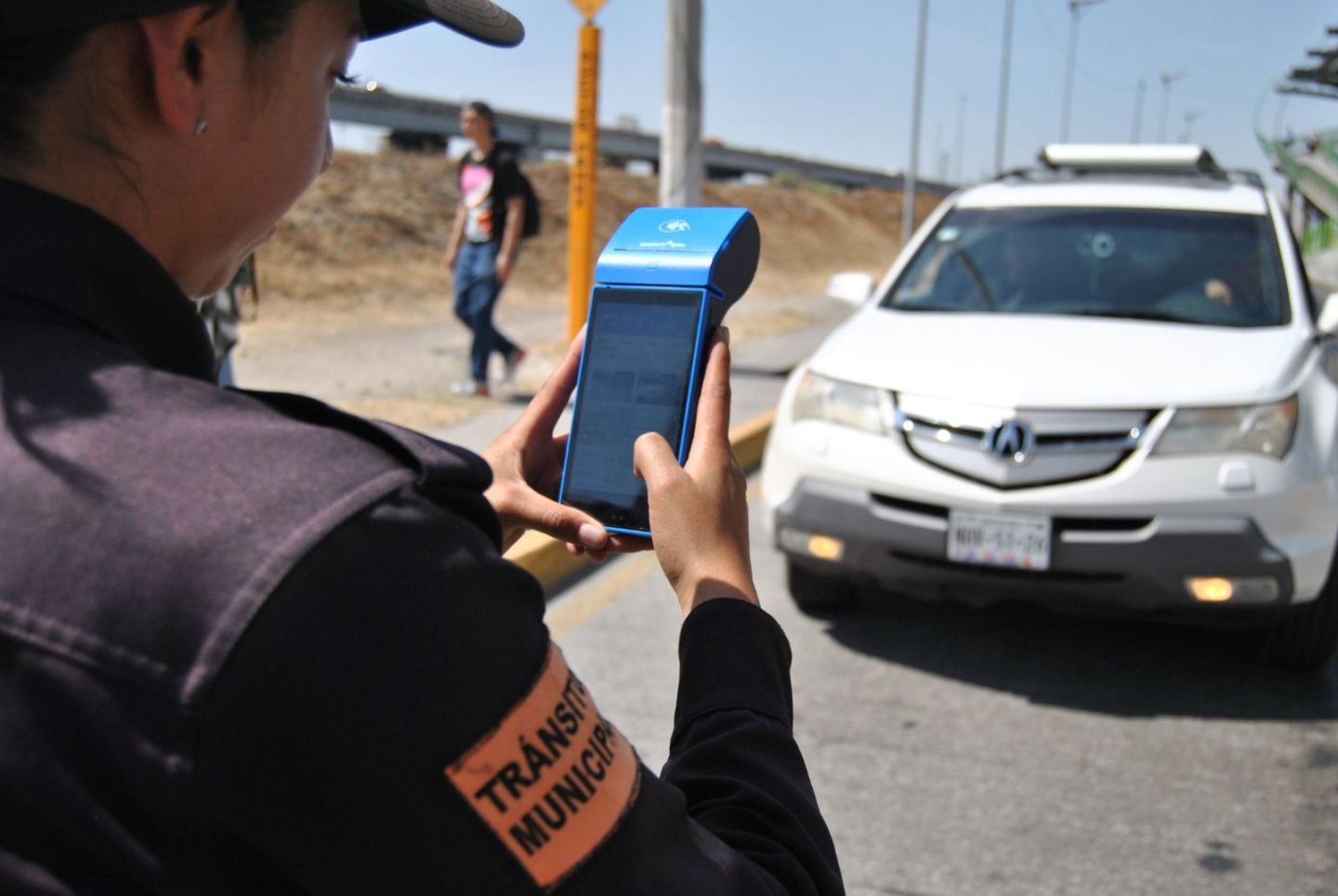 Ecatepec aplica primeras 48 multas a automovilistas por invadir carril del Mexibús
