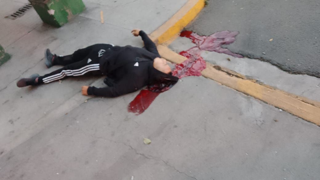 Saldo de un muerto y un herido, por enfrentamiento en sede de sindicato en Tlalnepantla

