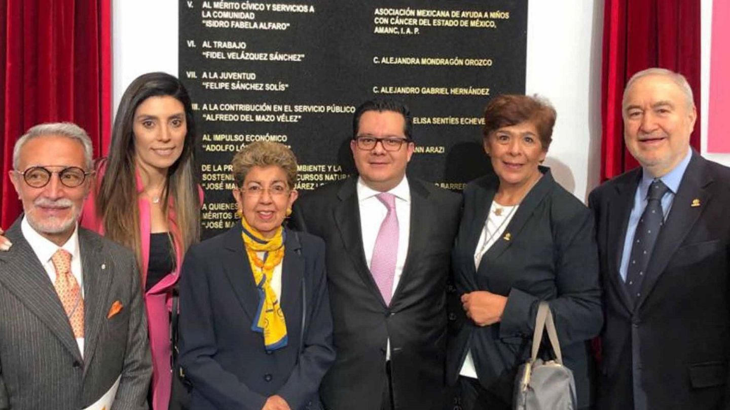 Recibe AMANC presea Estado de México 2022 por su labor con infantes y adolescentes que padecen cancer 