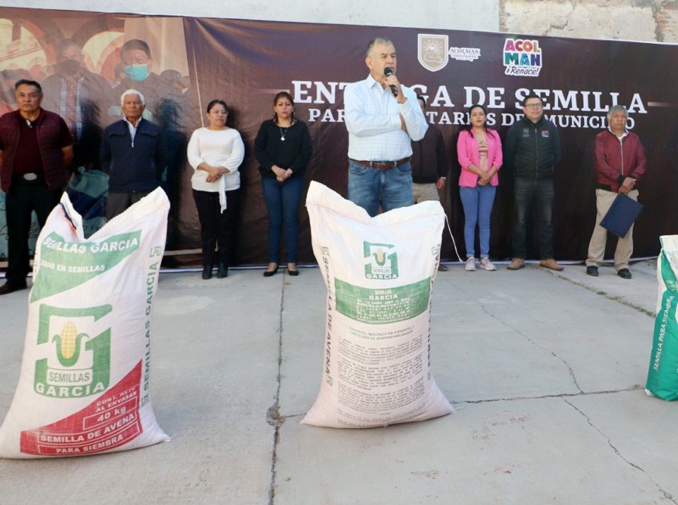 Entrega Ayuntamiento de Acolman semilla para labranza a ejidatarios