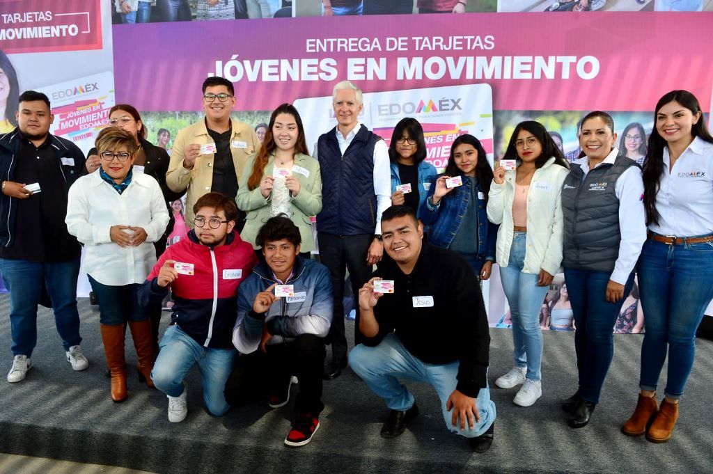 Alfredo del Mazo respalda el desarrollo de la juventud mexiquense con la entrega de Tarjetas Jóvenes en Movimiento Edoméx