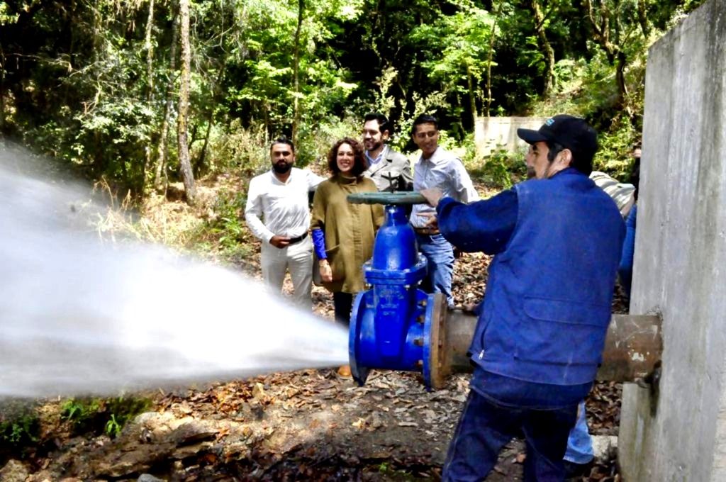 El GEM entrega obras hidráulicas en Temascaltepec