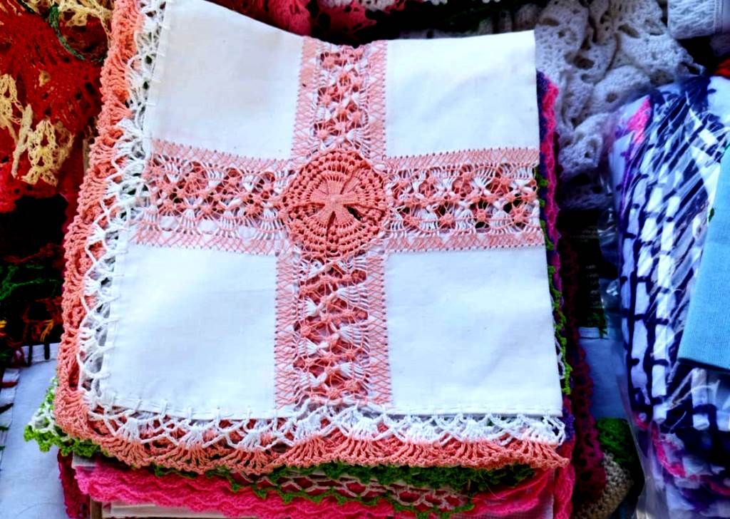 En Tejupilco realizan muestra artesanal de deshilados y bordados