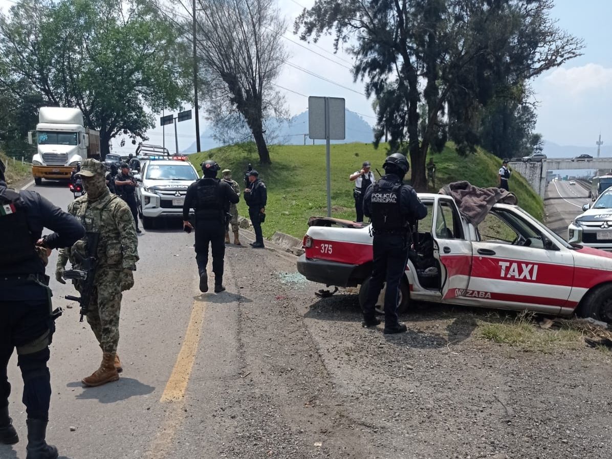 Detienen a dos presuntos asaltantes tras persecución en Orizaba
